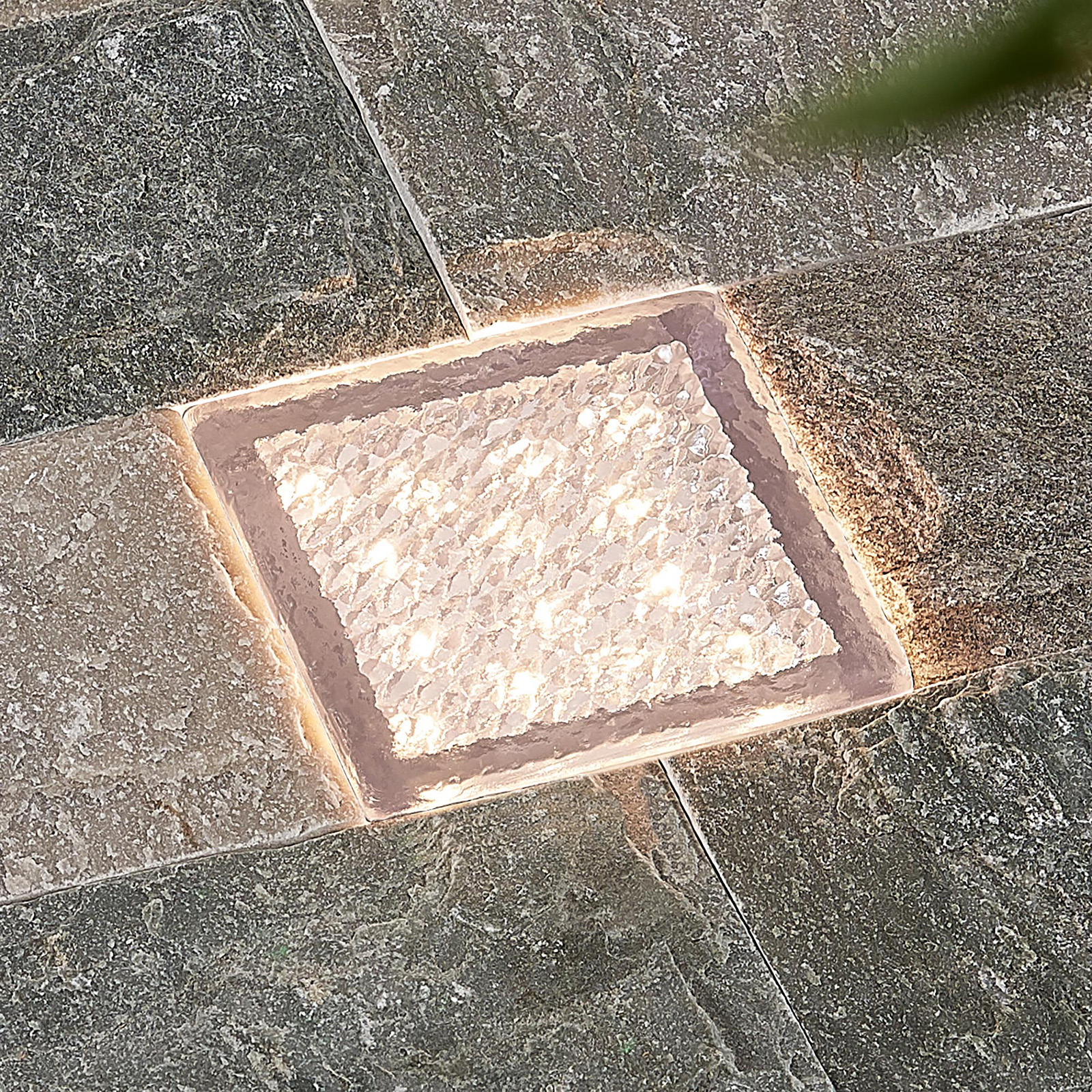 Prios Ewgenie LED-golvinbyggnadsspot, 10 x 10 cm