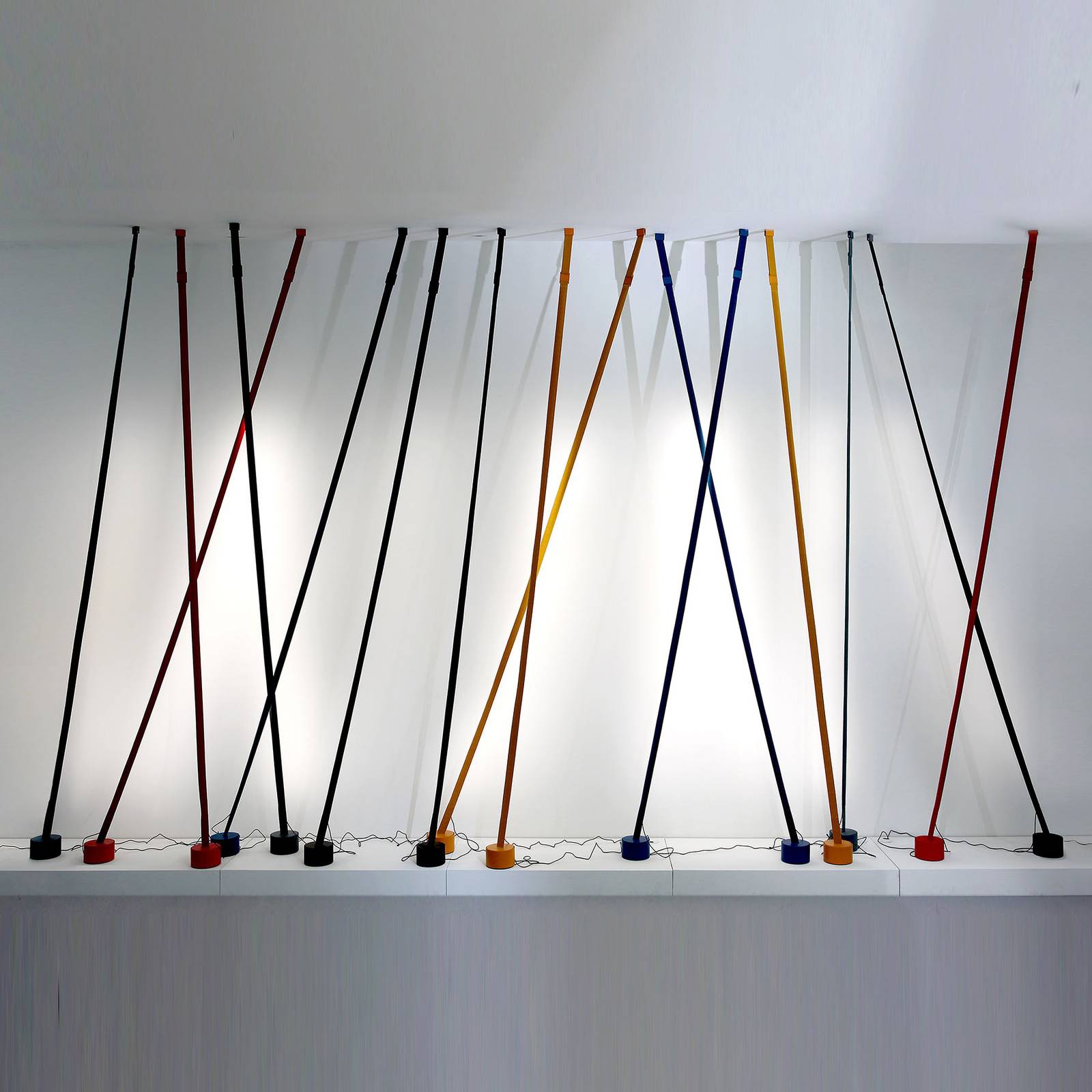 Martinelli Luce Elastica golvlampa som band, gul