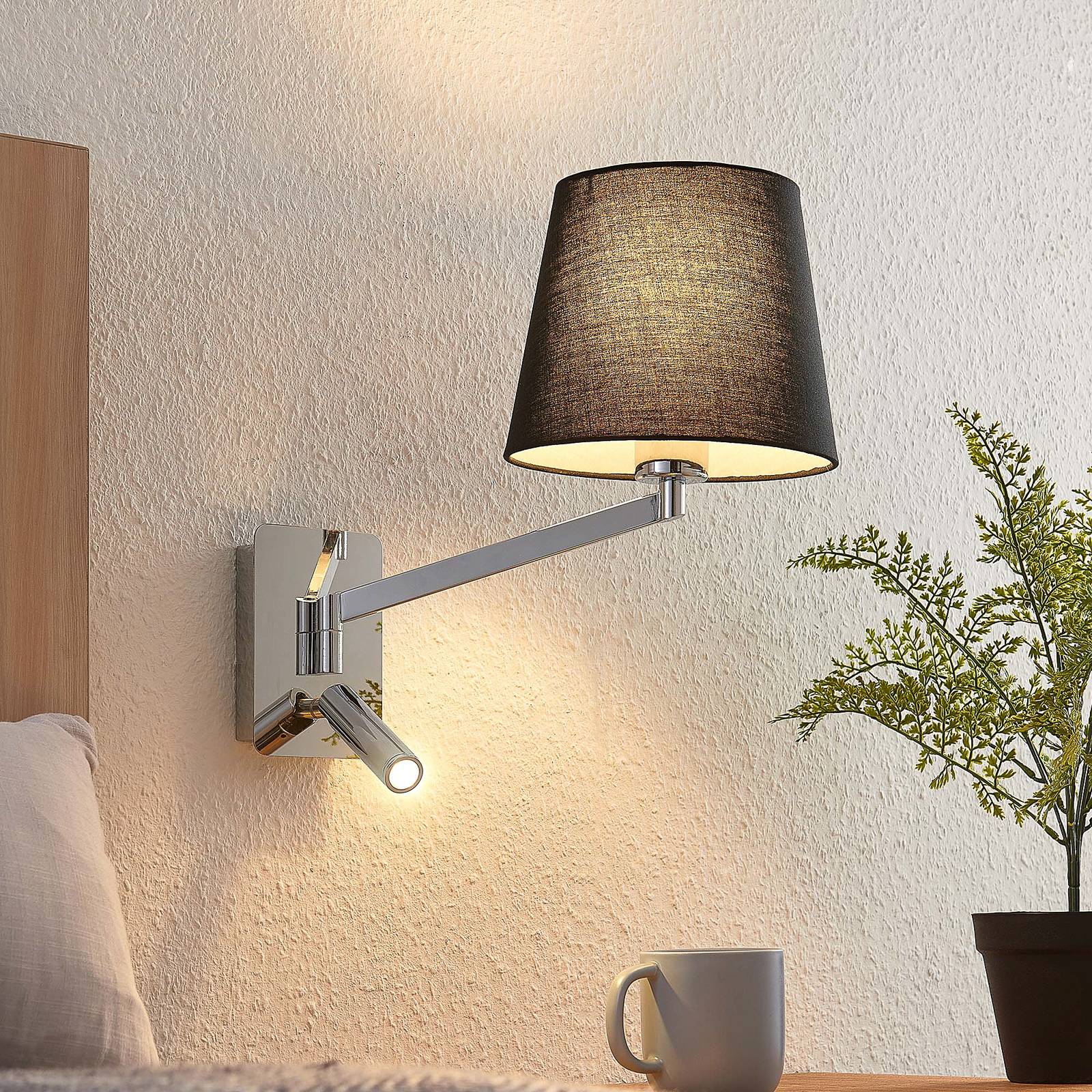 Lucande vägglampa Irella med läslampa, svart