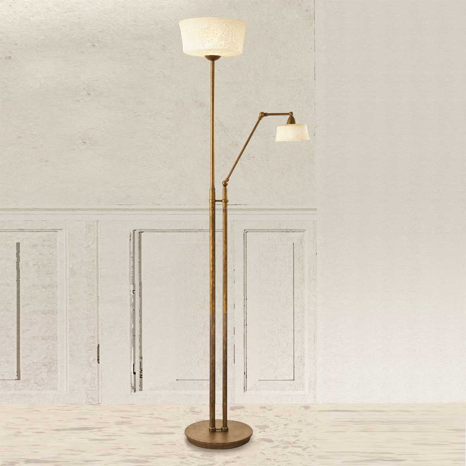 Golvlampa Alessandro med läsarm