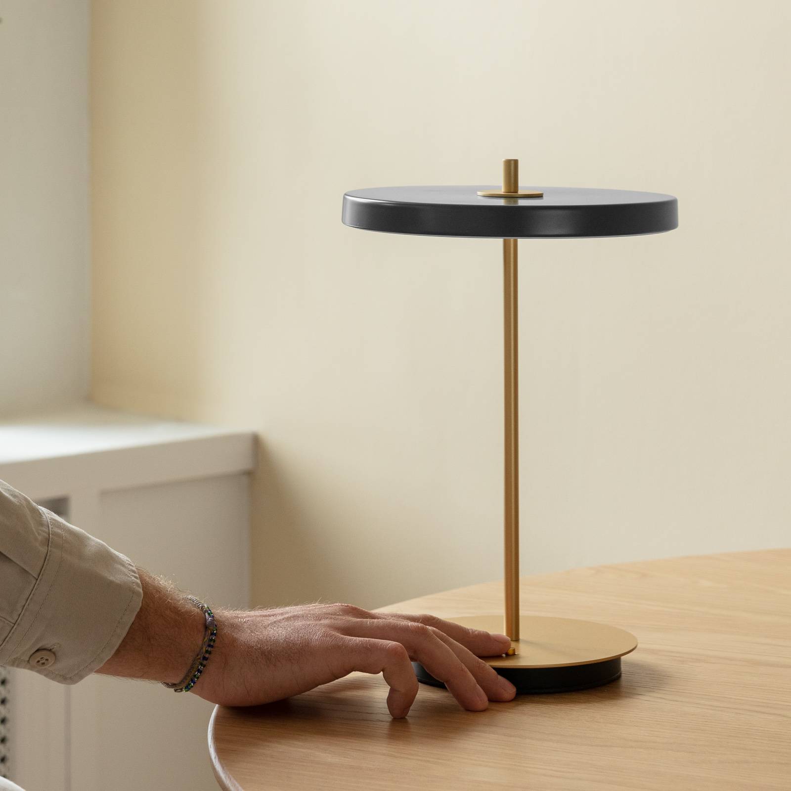 UMAGE LED-bordslampa Asteria move antracit